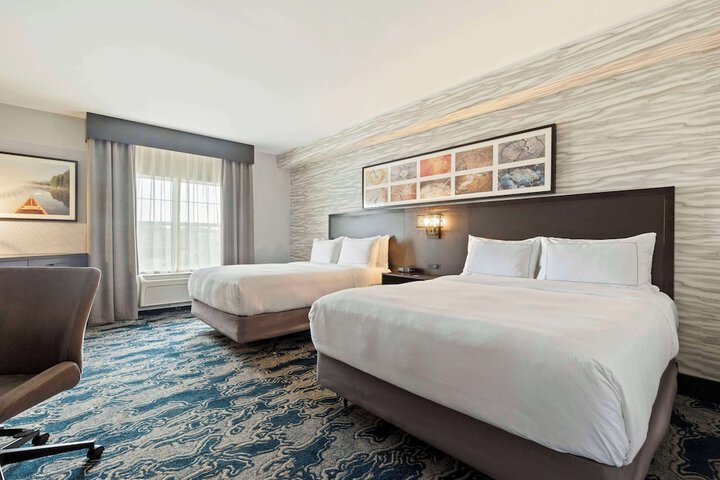 2 Queen Beds (3 of 12)