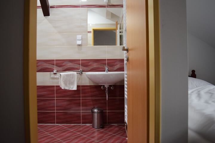 Room 46 of 90