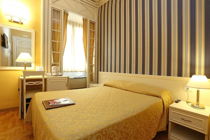 Room 16 of 37