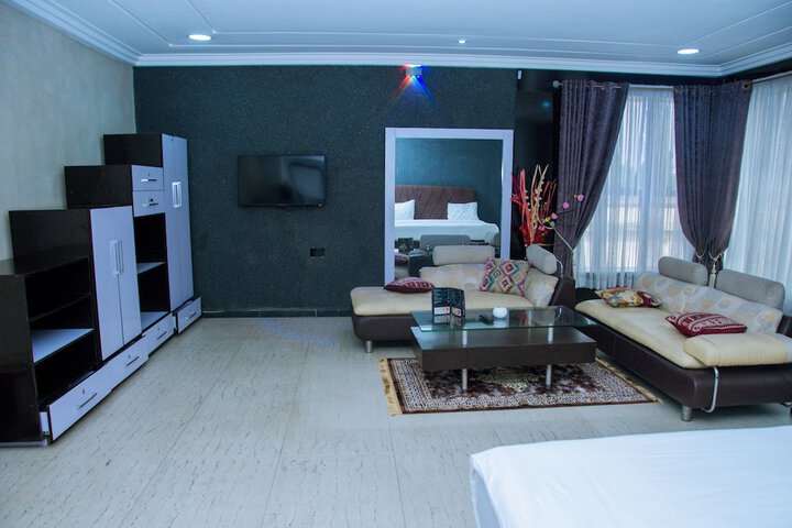 Room 18 of 32