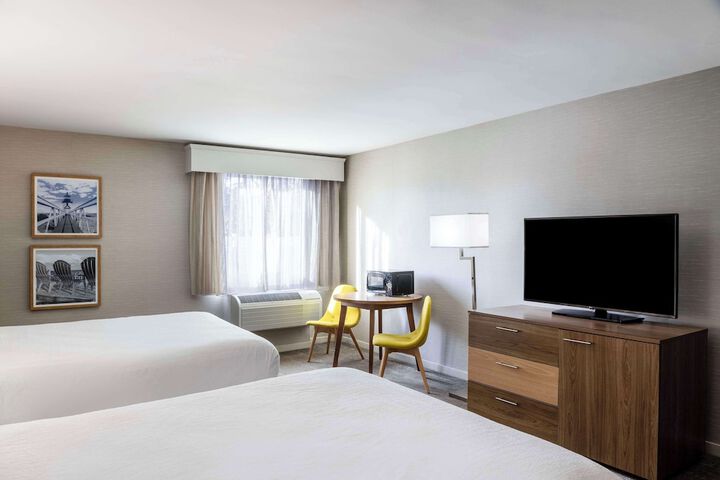 2 Queen Beds Microwave and Refrigerator WiFi (19 of 26)
