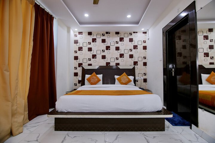 Room 5 of 77