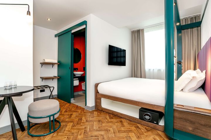 Room 29 of 89