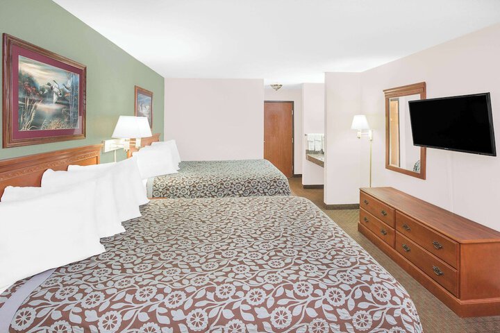 2 Queen Beds (4 of 8)