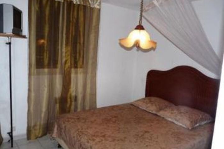 Room 5 of 13