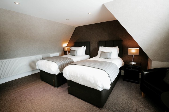 Room 3 of 34