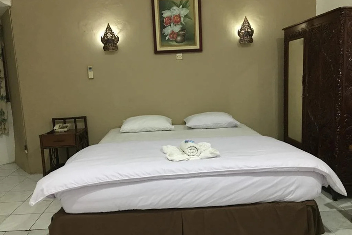 Room 4 of 10