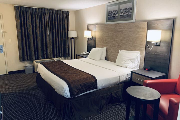 1 King Bed (6 of 25)