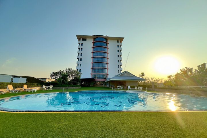 Pools & Facilities
