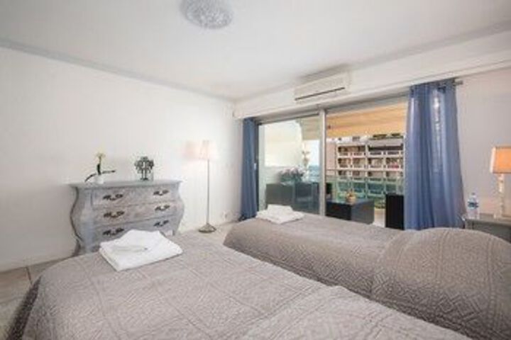 Room 4 of 11