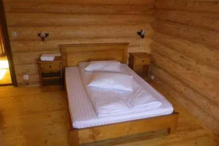 Room 6 of 19