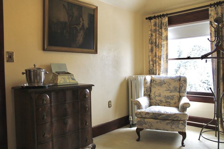 Room 10 of 46