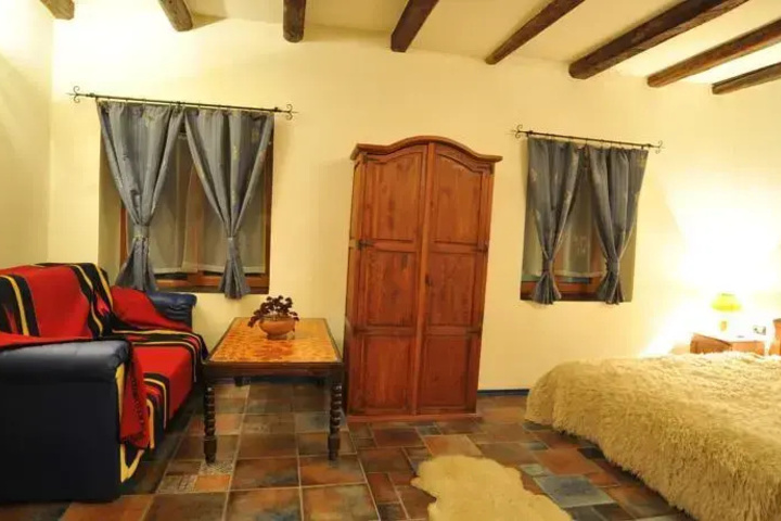 Room 6 of 16