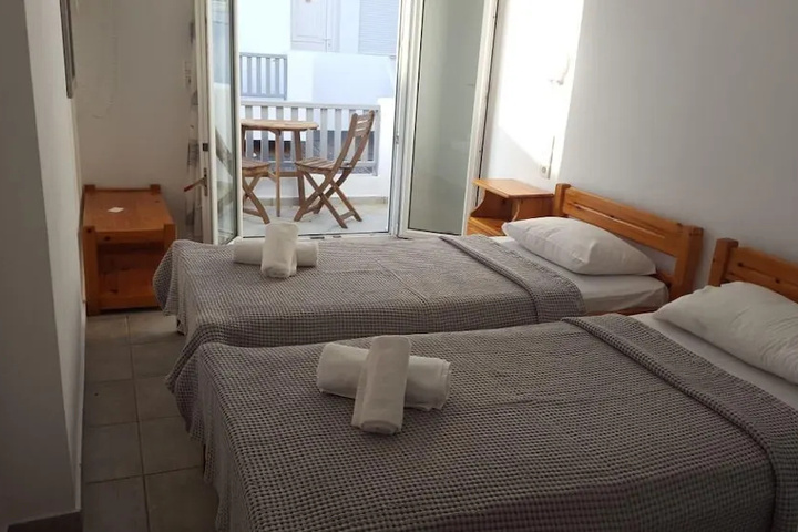 Room 6 of 16