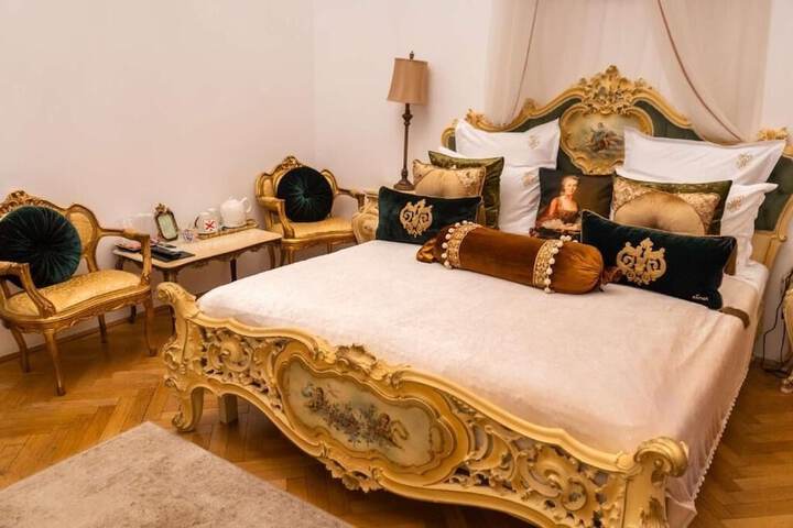 Room 4 of 52