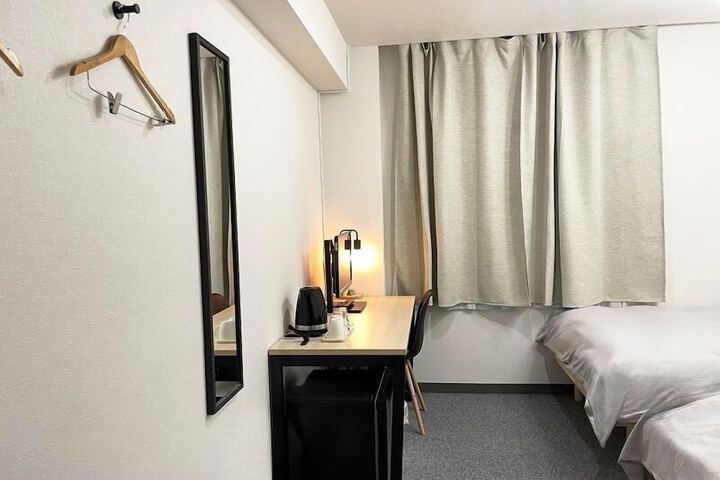 Room 9 of 33