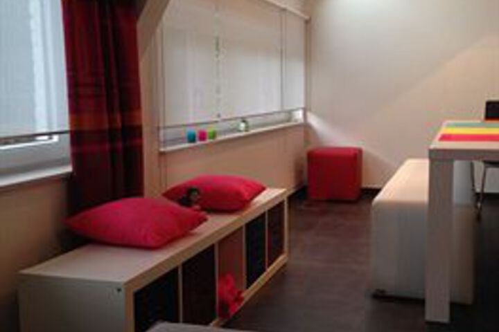 Room 32 of 48