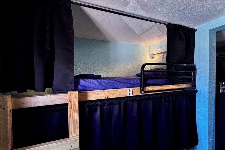 Room 27 of 46