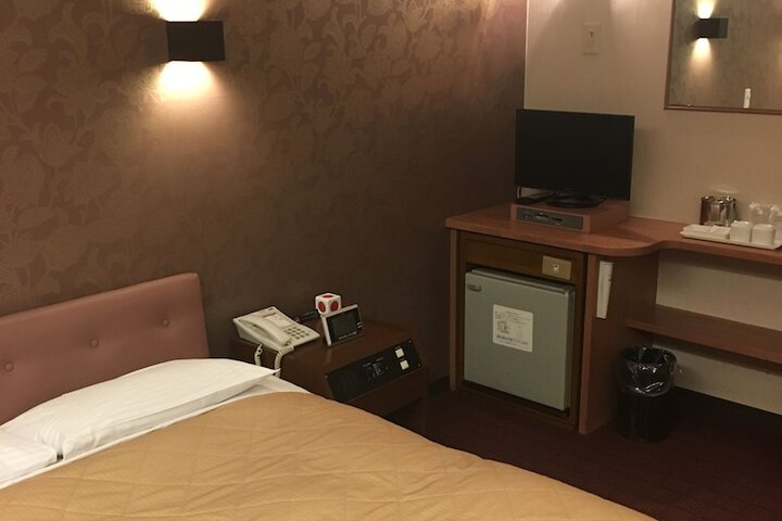 Room 8 of 87