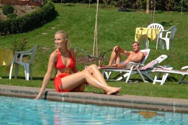 Pool 21 of 59