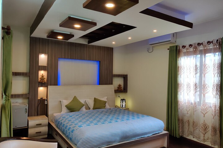 Room 3 of 32