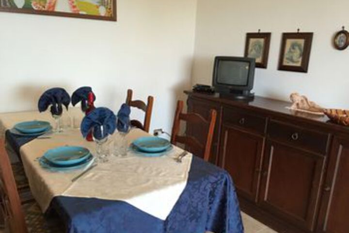Room 13 of 16