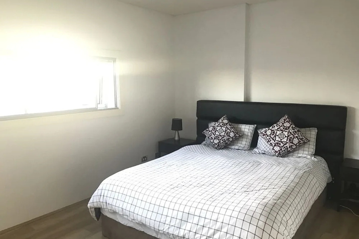 Room 2 of 6