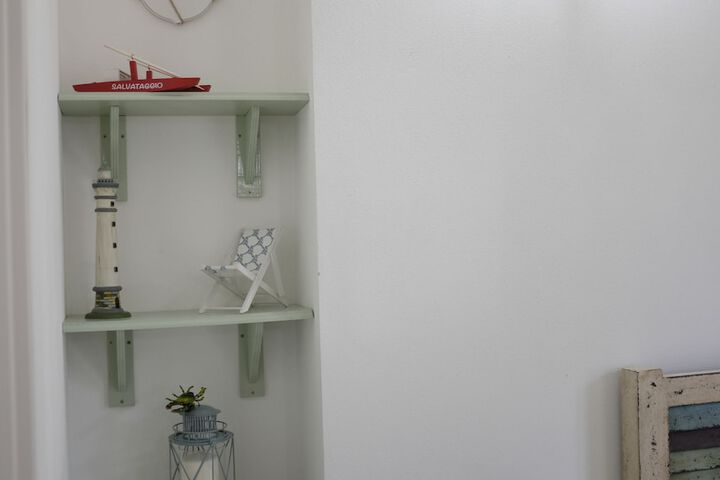 Room 9 of 11