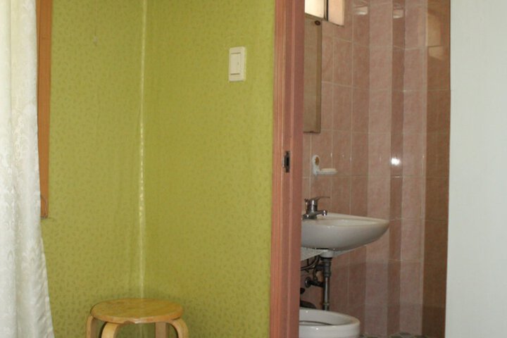 Room 8 of 13