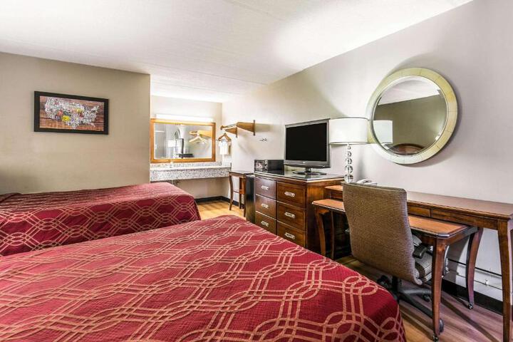 2 Double Beds (1 of 7)