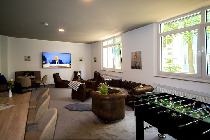 Lounge 18 of 22