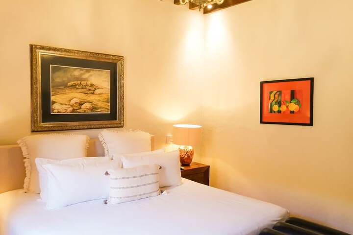 Room 6 of 30