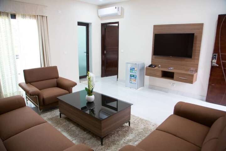 Room 25 of 42