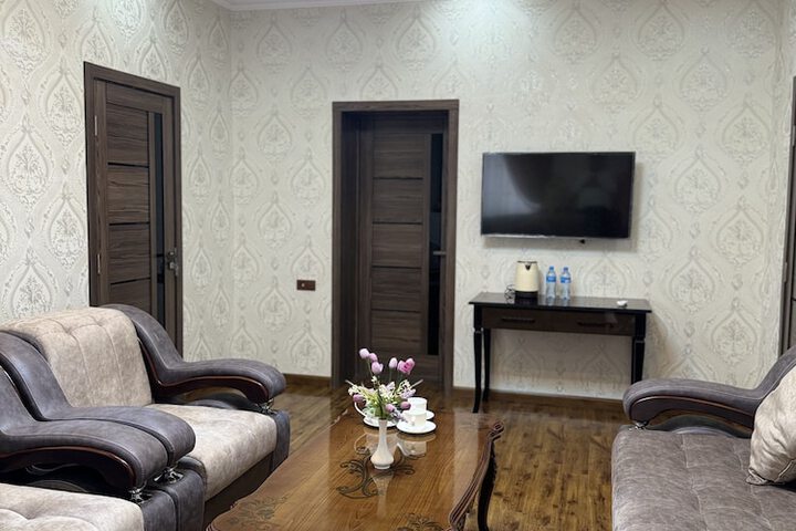 Room 8 of 16
