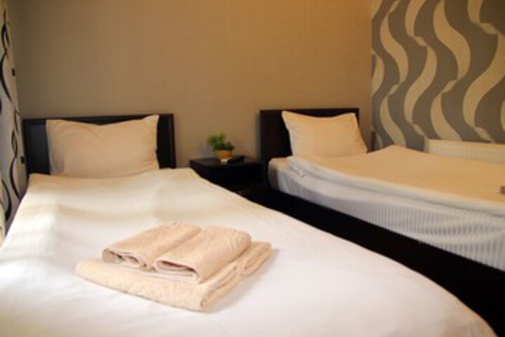 Room 6 of 30