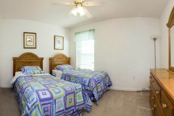 Room 18 of 118