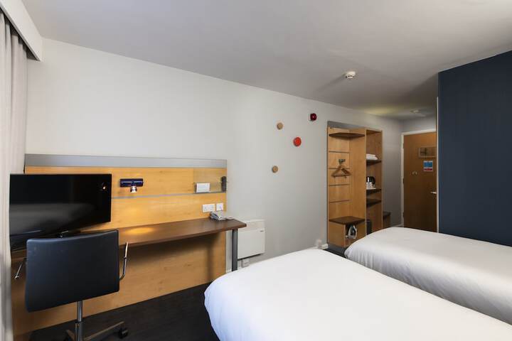 Room 10 of 47