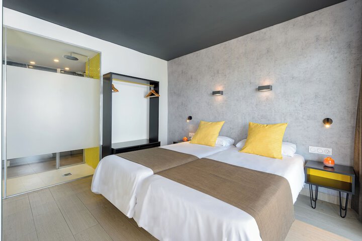 Room 9 of 47
