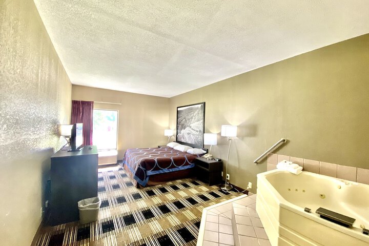 1 King Bed (1 of 14)