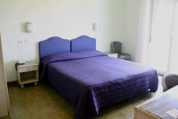Room 11 of 38