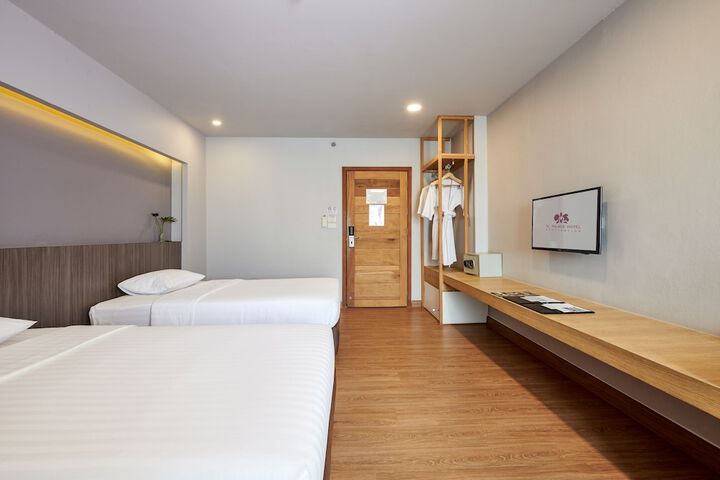 Room 26 of 157