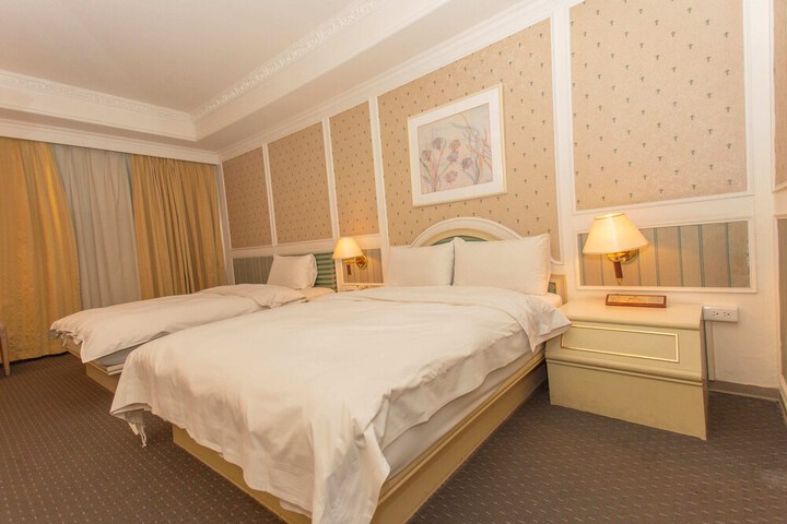 Room 16 of 30