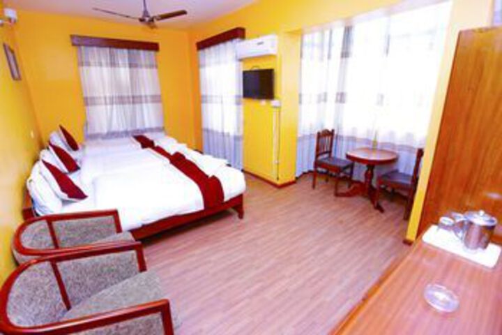 Room 7 of 13