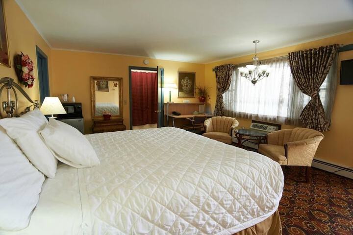 Room 4 of 17