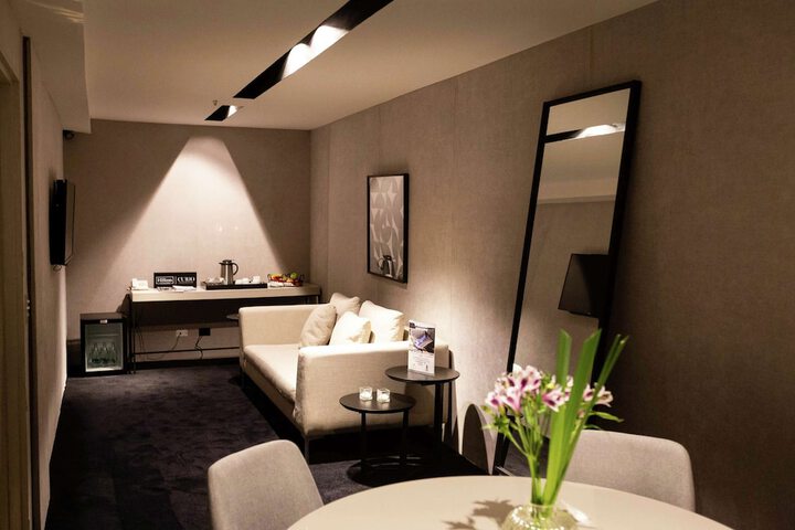 Lounge 119 of 136
