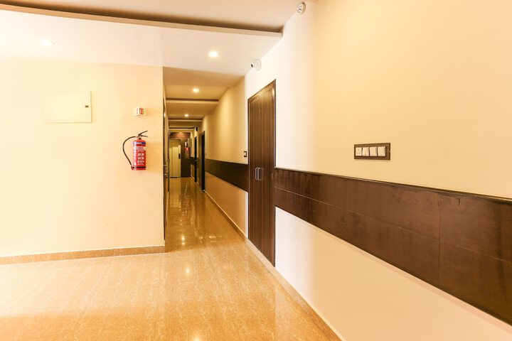 Ballroom/Hall 38 of 44