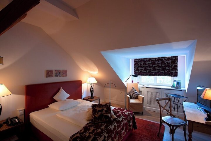 Room 16 of 34