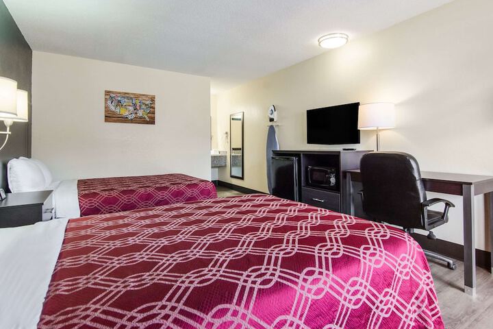 2 Double Beds (10 of 11)