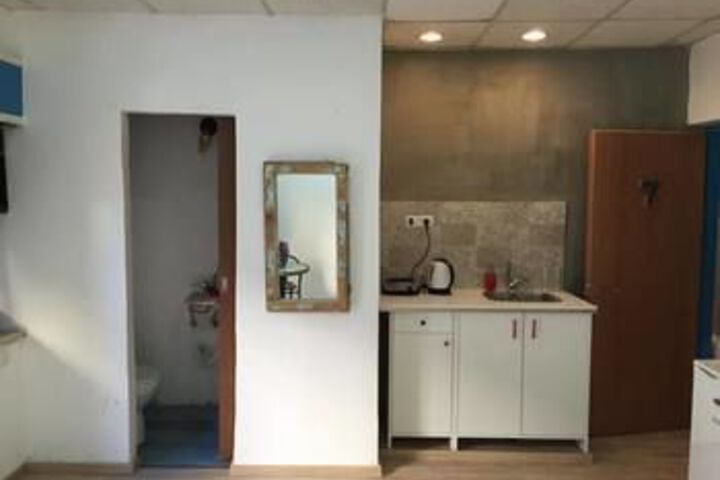 Room 8 of 8
