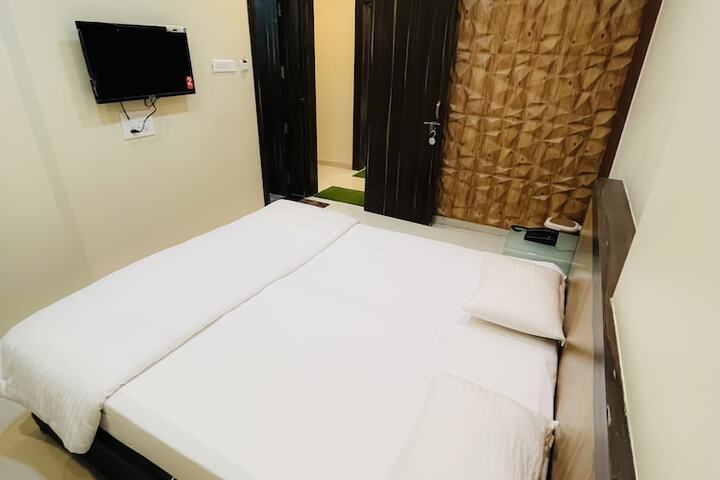 Room 14 of 26